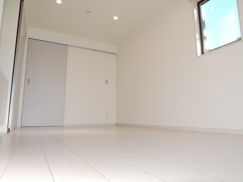 �y�Z�L�����e�B�z�@