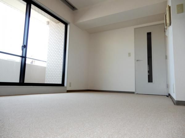 �y���]�z�@