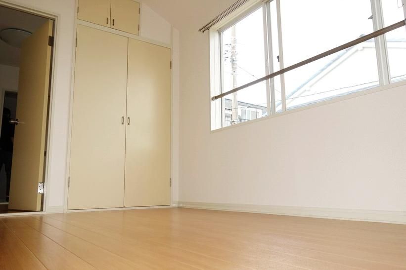 �y�Z�L�����e�B�z�@