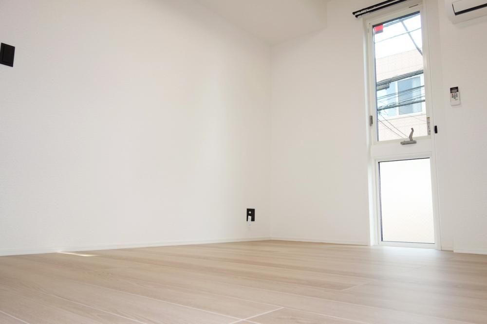 �y�Z�L�����e�B�z�@