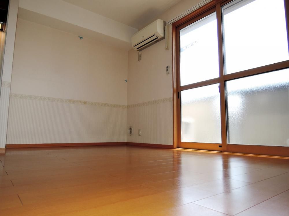 �y���]�z�@