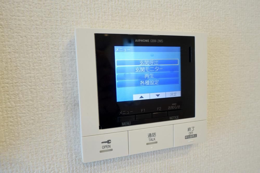 �y�Z�L�����e�B�z�@