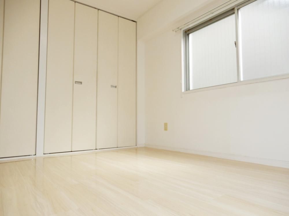 �y�Z�L�����e�B�z�@