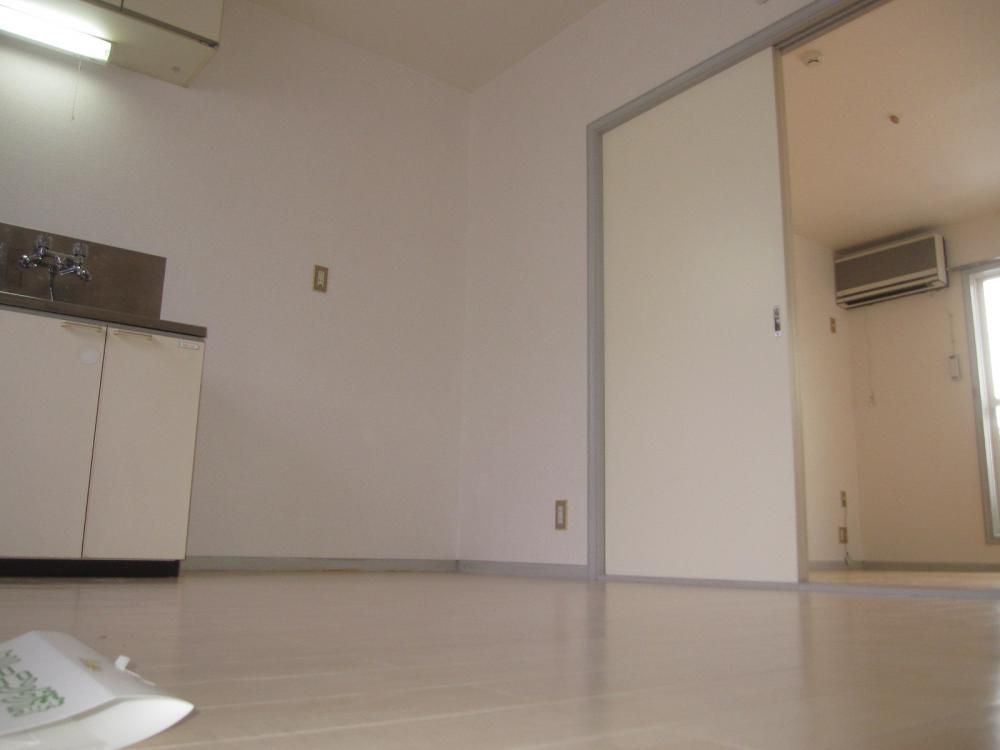 �y�����E���r���O�z�@