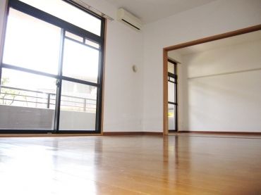 �y���]�z�@