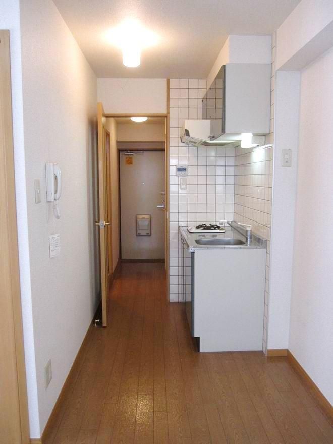 �y�Z�L�����e�B�z�@