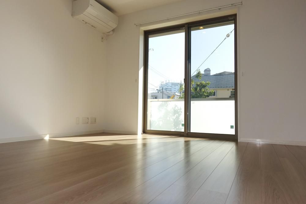 �y�Z�L�����e�B�z�@