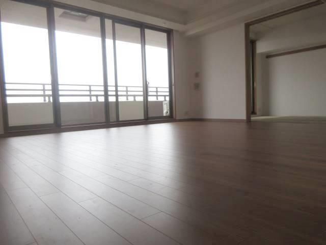 �y���ԁE���r���O�z�@