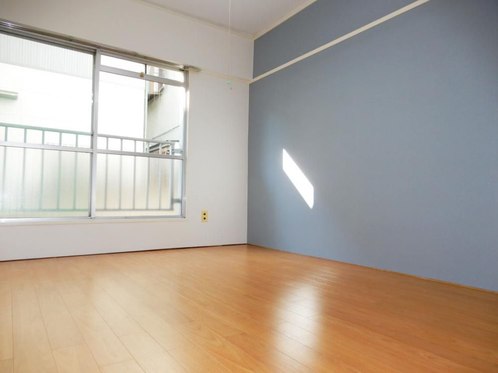 �y�Z�L�����e�B�z�@