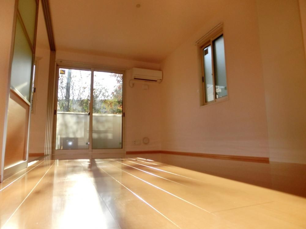 �y���]�z�@