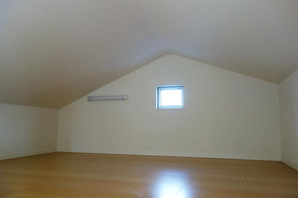 �y�Z�L�����e�B�z�@