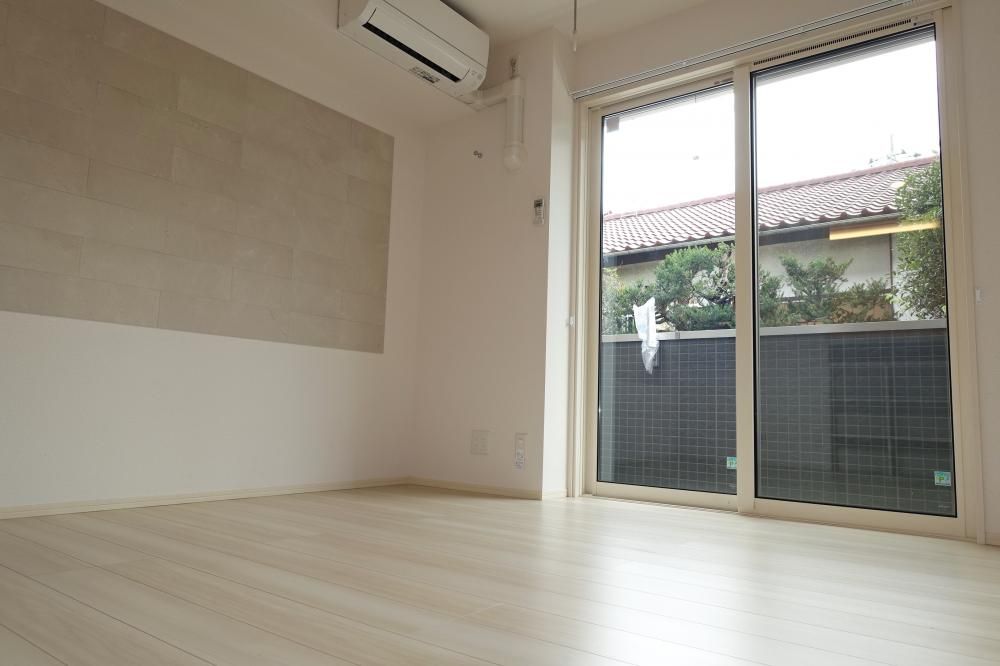 �y���]�z�@