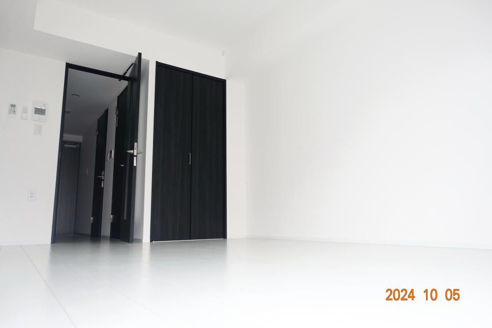 �y�Z�L�����e�B�z�@