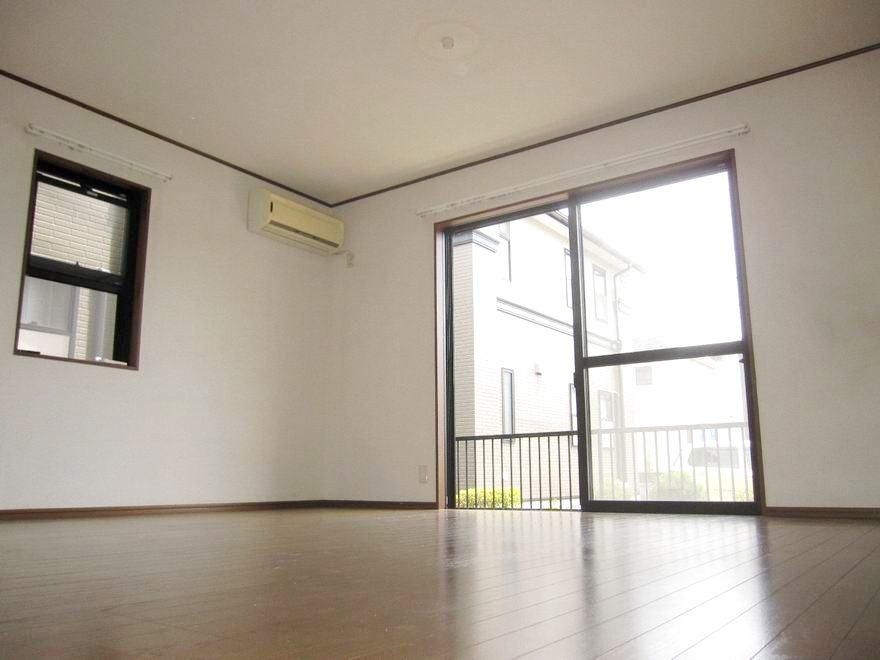 �y�Z�L�����e�B�z�@