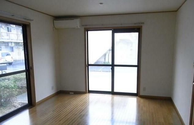 �y�Z�L�����e�B�z�@