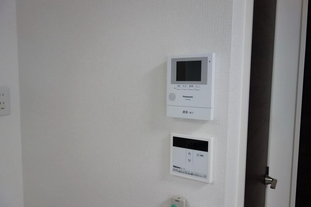 �y�Z�L�����e�B�z�@