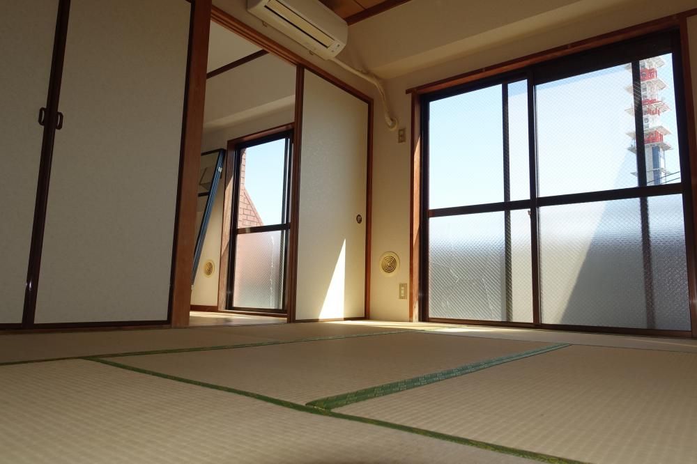 �y�����E���r���O�z�@